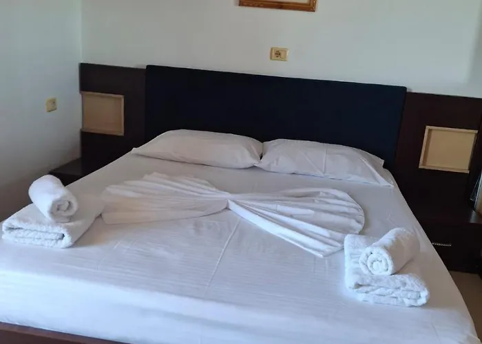 Noel & Lea קסאמיל